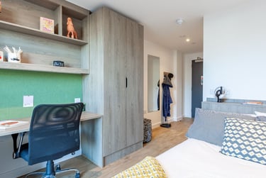 Gold En Suite at Pavilion Point, 118-132 London Road, The Level, Brighton, BN14JH - Image 1